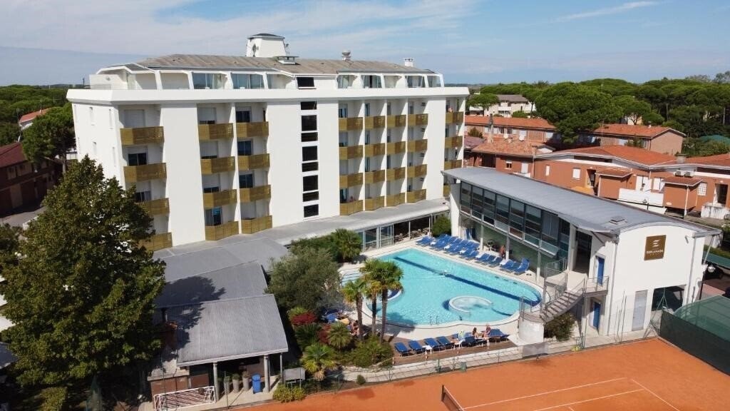 Отель Gran Hotel Esplanada 4*