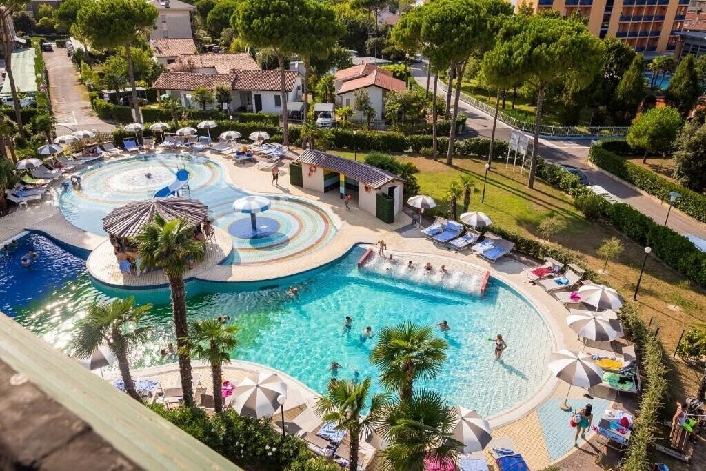 Отель Mediterranee Family & SPA Hotel 5*