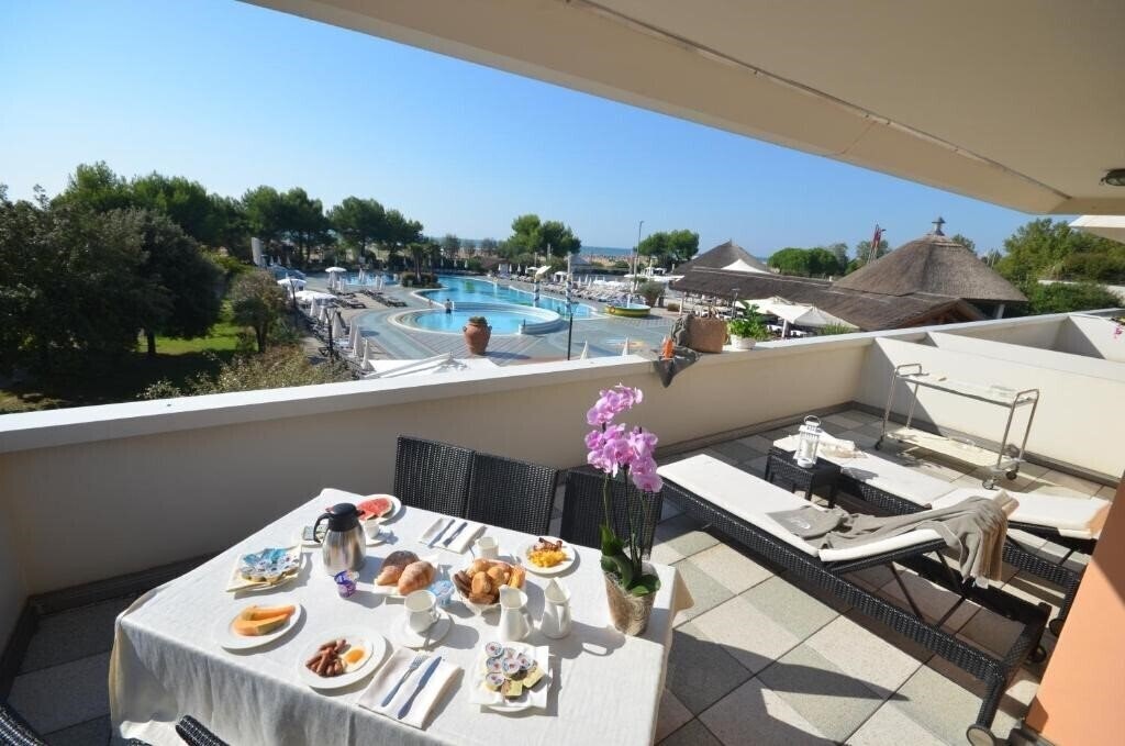 Фотографія Aparthotel Holiday 4*