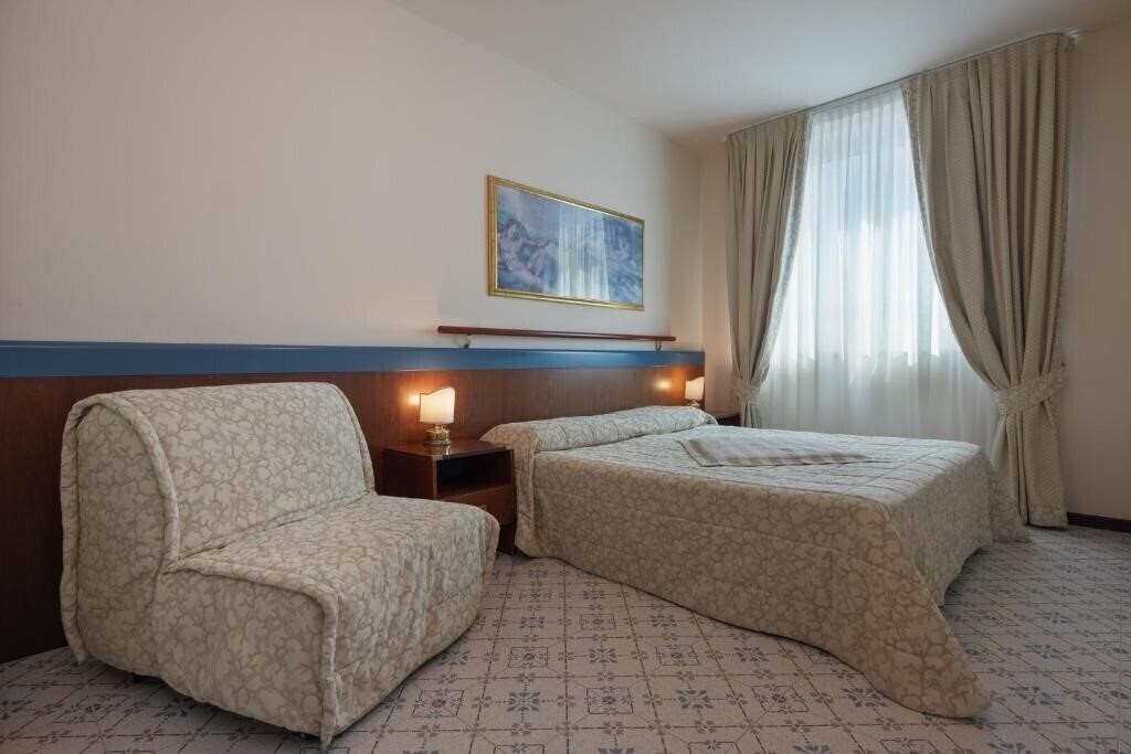 Зображення Aparthotel Holiday 4*
