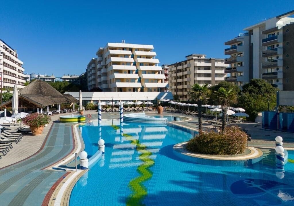 Картинка Aparthotel Holiday 4*