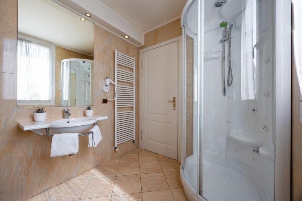Фотографія IH Hotels Padova Admiral 4*