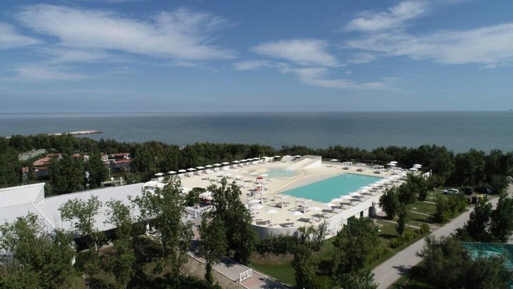Готель Villaggio Rosapineta Sud 4*