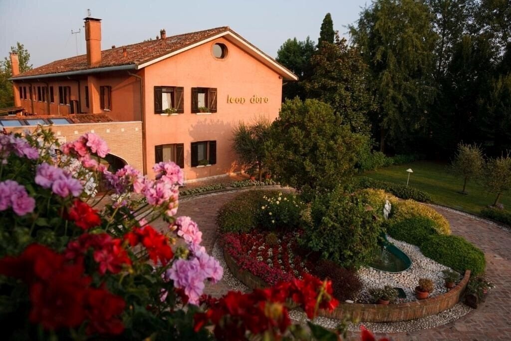Готель Relais Leon d'Oro 3*