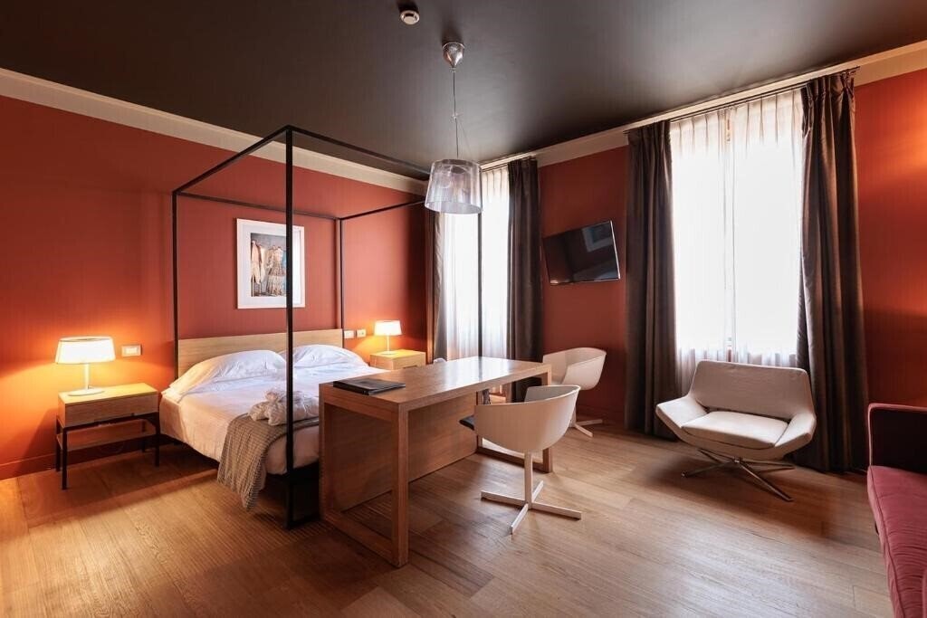 Отель Escalus Luxury Suites 4*