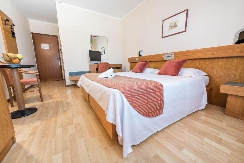 Готель Muraless Art Hotel 4*
