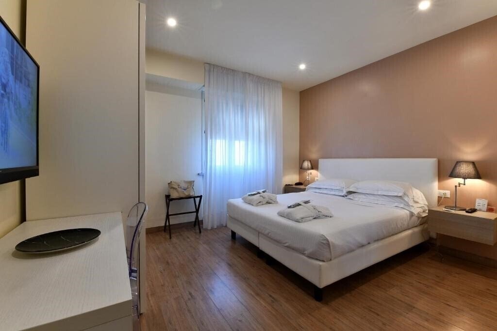 Фото Esplanade Hotel & Residence 4*