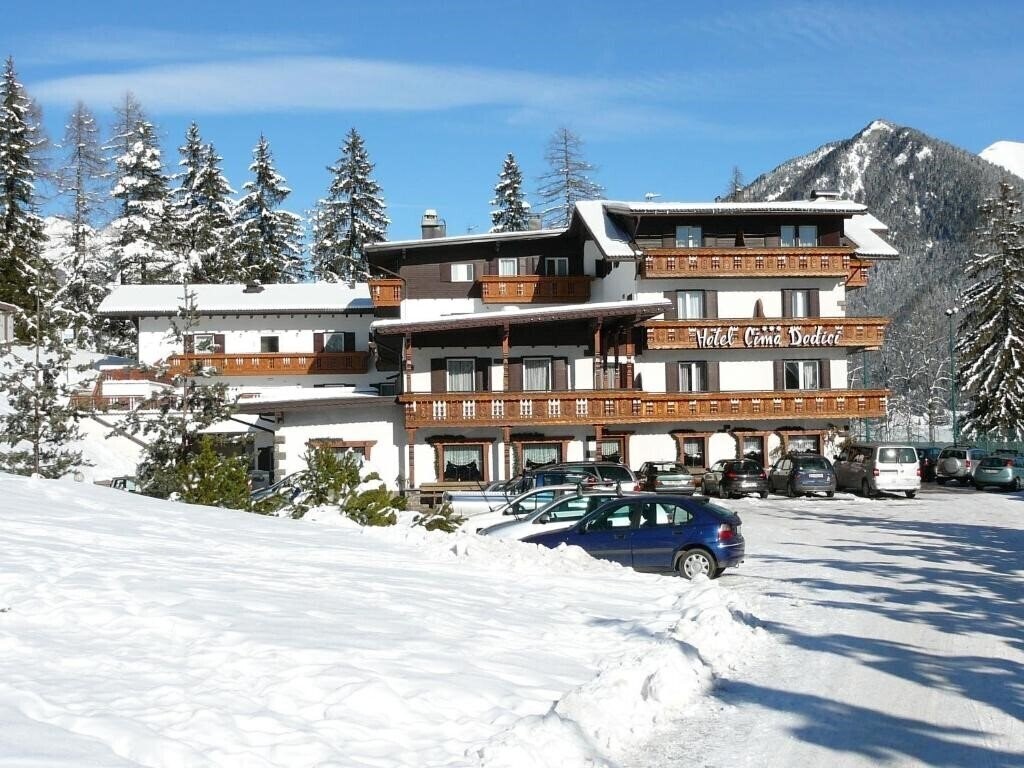 Готель Hotel Cima Dodici Vigo di Fassa 3*