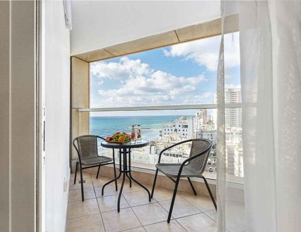 Фото Leonardo Suite Tel Aviv Bat Yam 4*