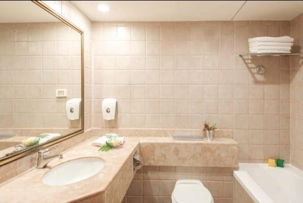 Зображення Leonardo Suite Tel Aviv Bat Yam 4*