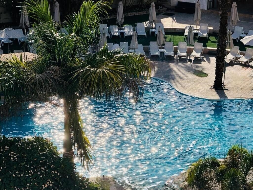 Отель Caesar Premier 4*