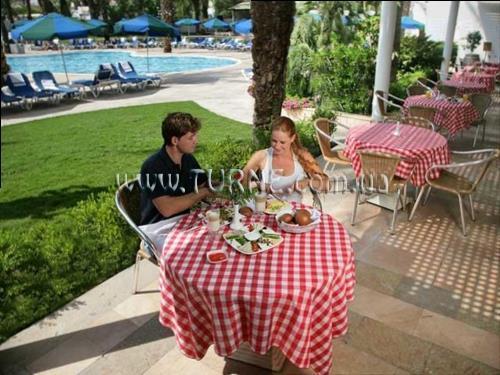 Отель Caesar Premier 4*