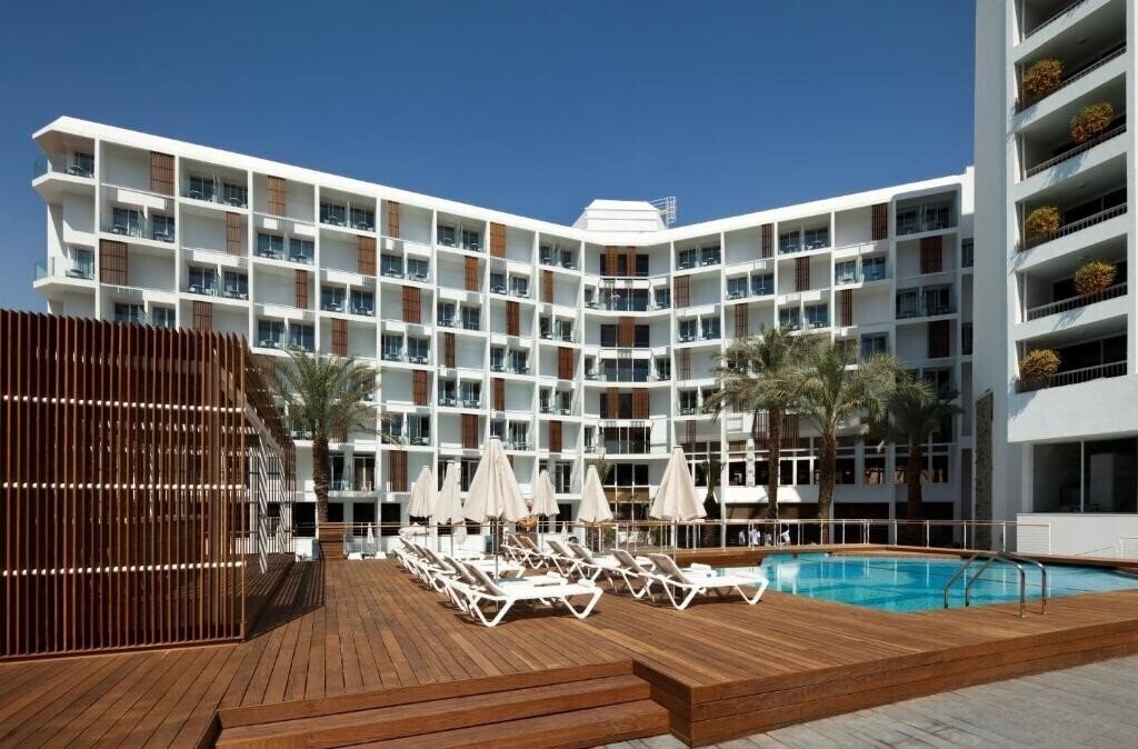 Готель Isrotel Sport Club 4*
