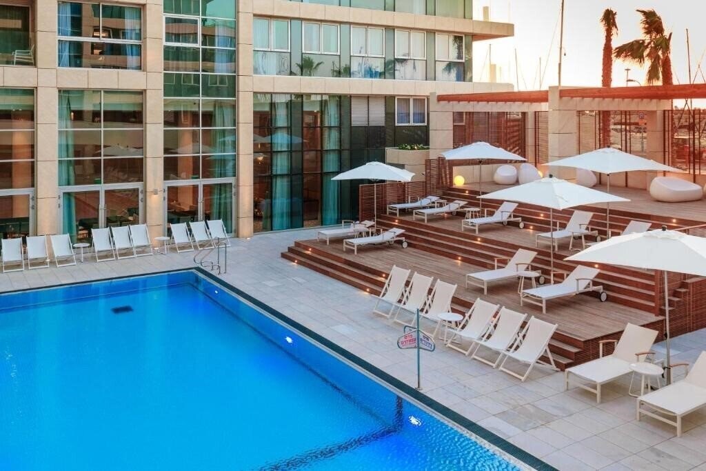 Отель Herods Herzliya 5*