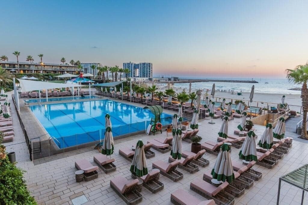 Готель Dan Accadia Herzliya 5*