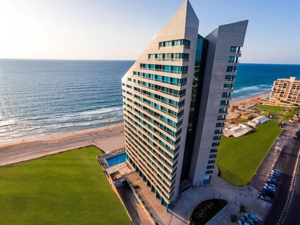 Готель Okeanos Suites 4*
