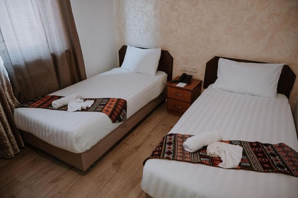 Фото Victoria Hotel 2*