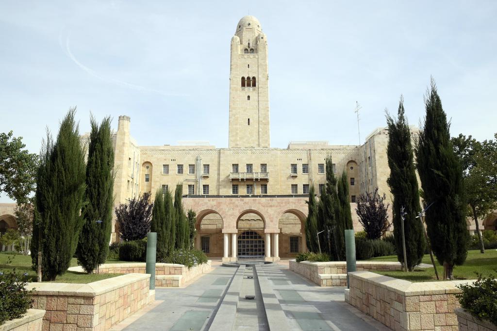 Готель Ymca Three Arches Hotel 3*