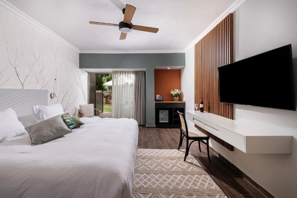 Фото C Hotel Neve Ilan 4*
