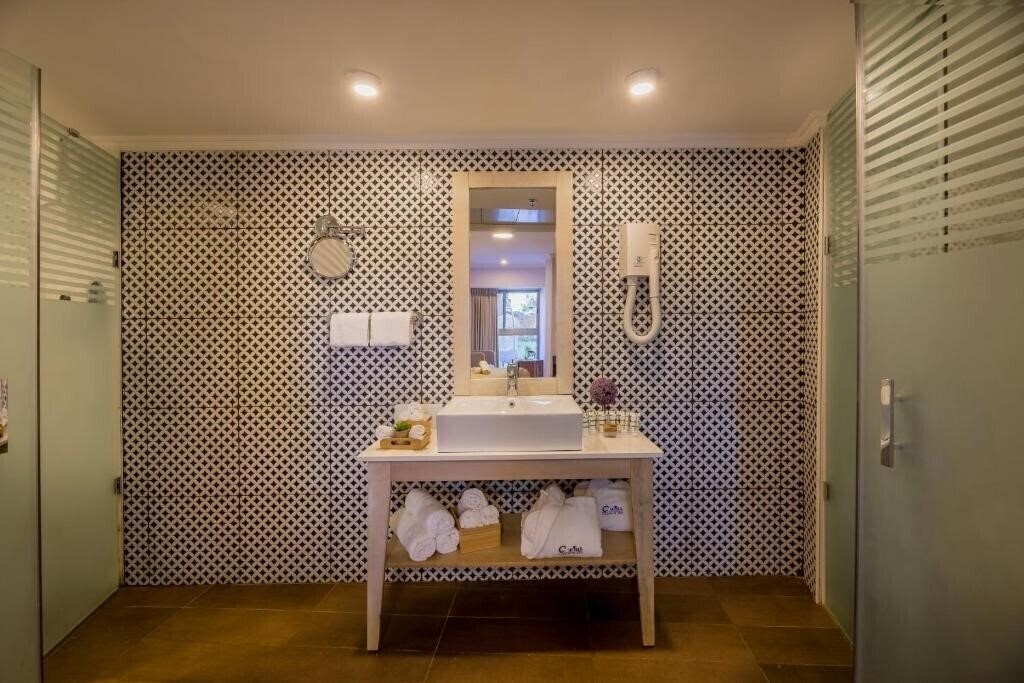 Фотография C Hotel Neve Ilan 4*