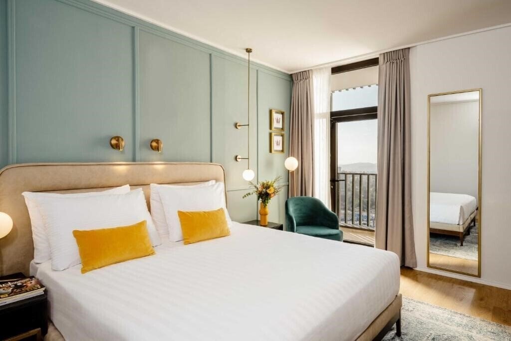 Готель Crowne Plaza 5*