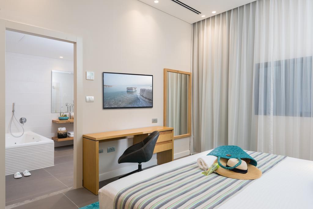 Готель Oasis Dead Sea 4*