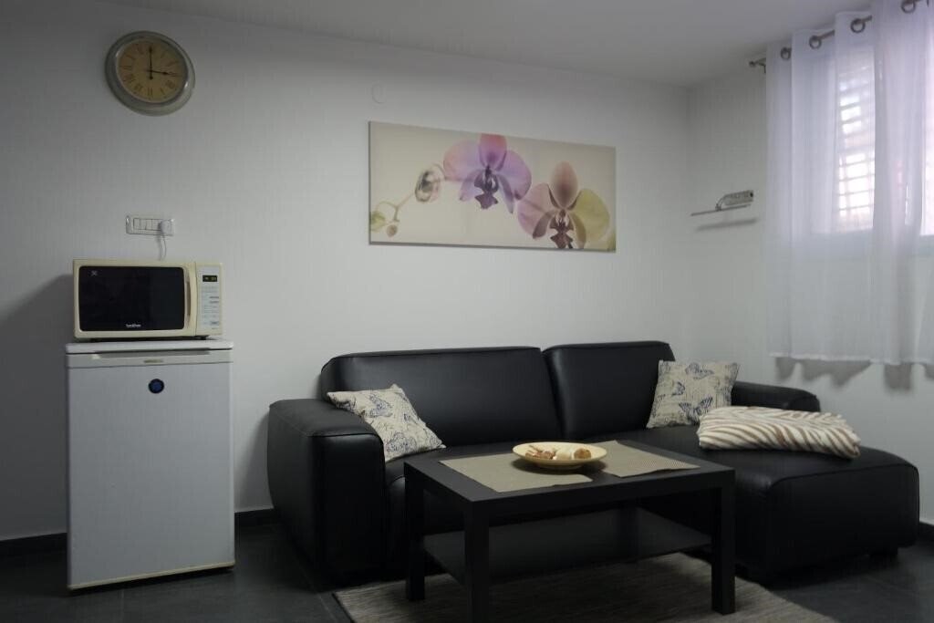 Фото Cozy Modern Apartment Near The Sea In City Center апартаменты