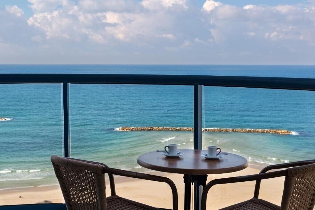 Отель Isrotel Tower Tel Aviv 4*