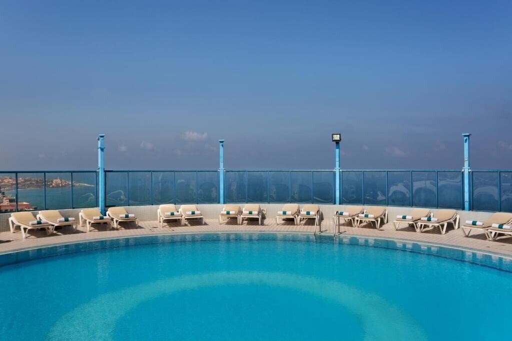 Готель Isrotel Tower Tel Aviv 4*