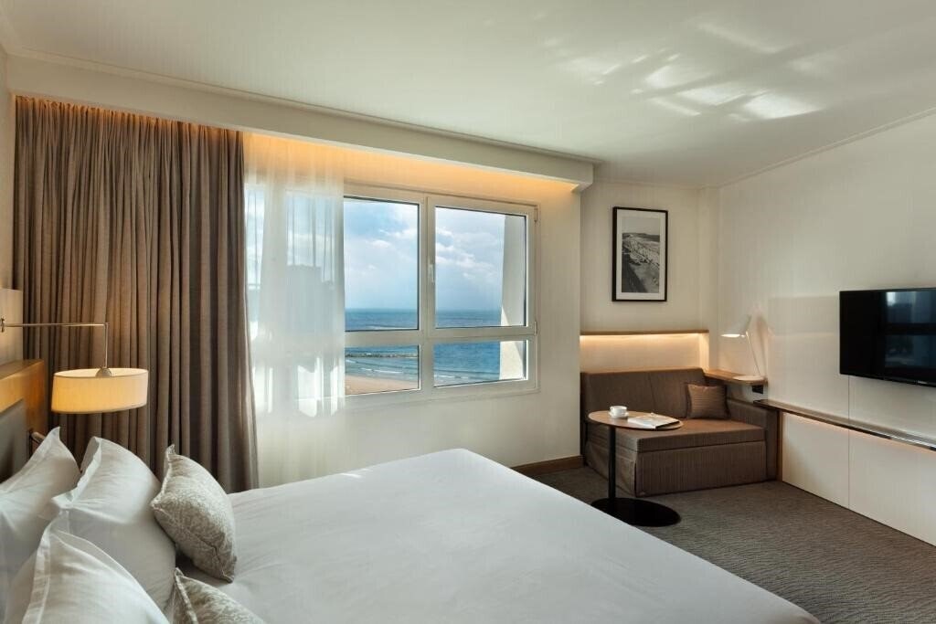 Фото Isrotel Tower Tel Aviv 4*