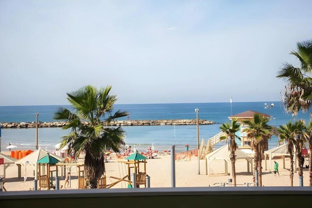 Отель Golden Beach 3*