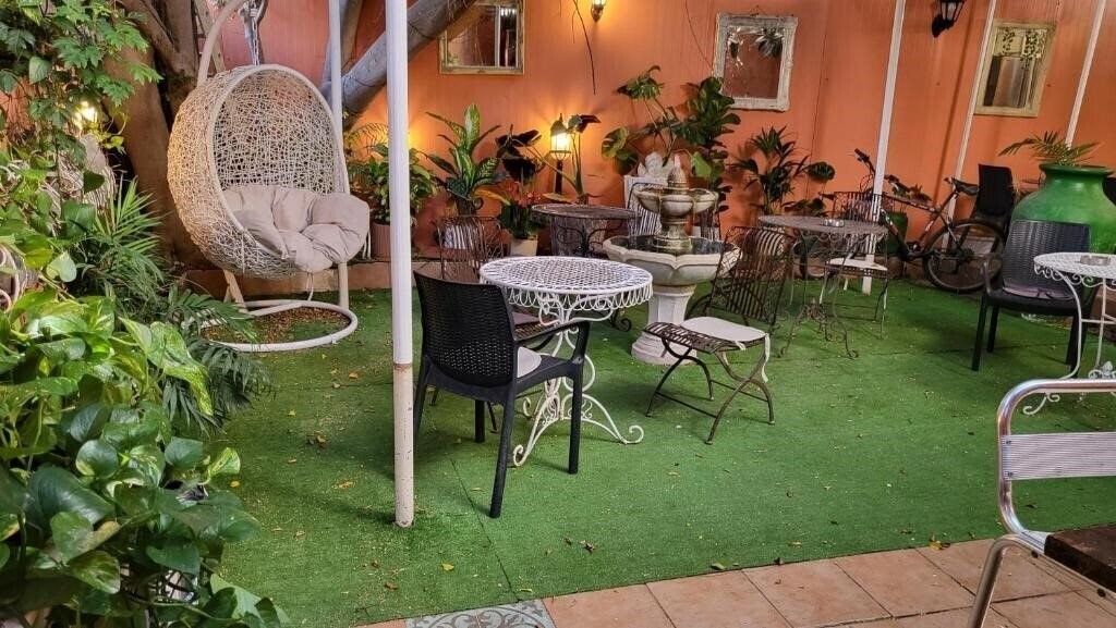 Готель Central Hotel 2*