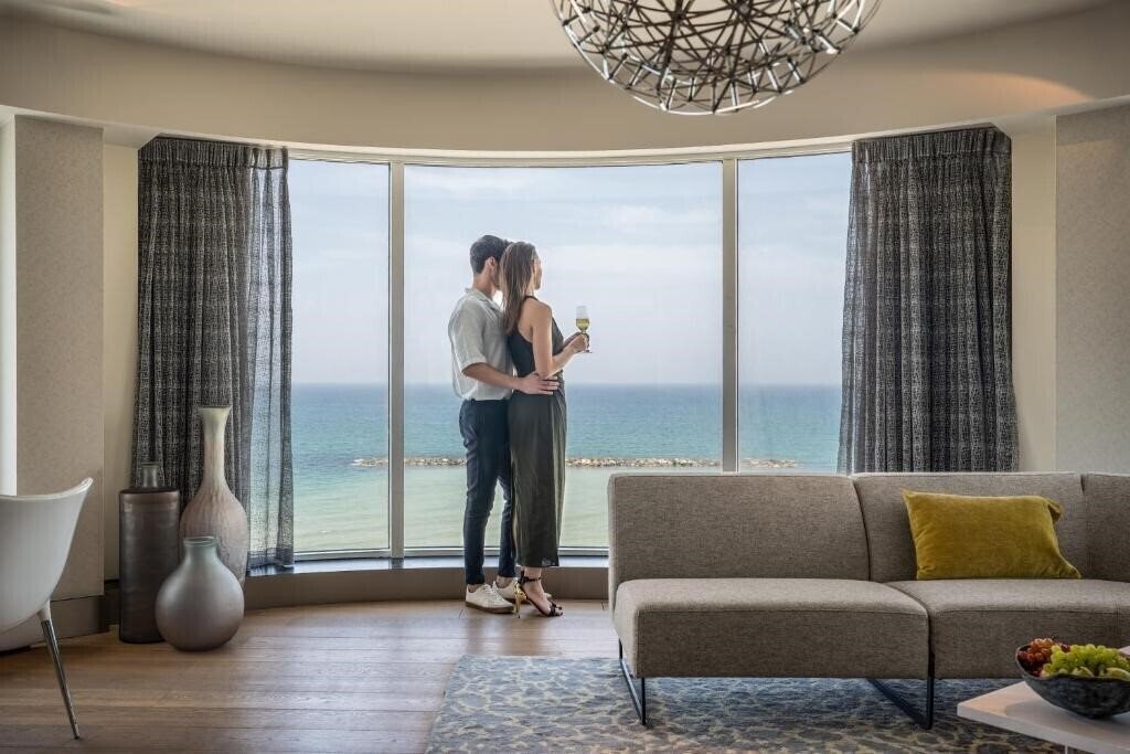 Готель Royal Beach Tel Aviv 5*