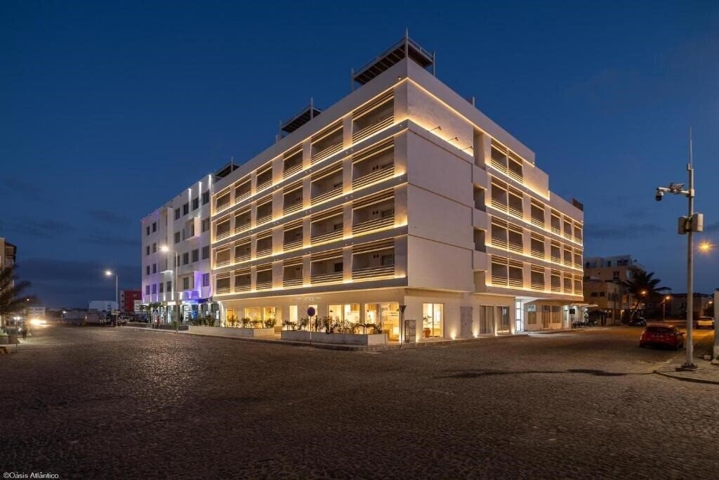Отель Oasis White 4*
