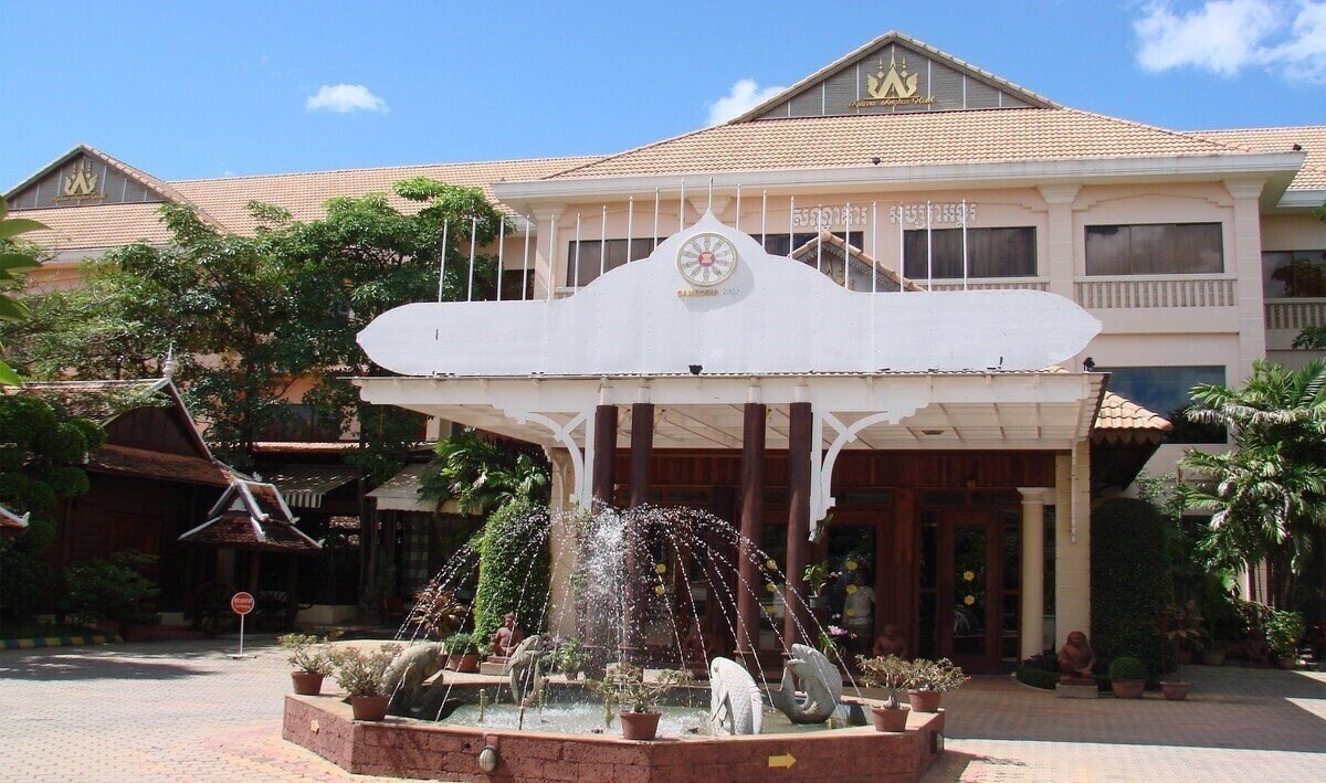 Отель Apsara Angkor Resort 4*