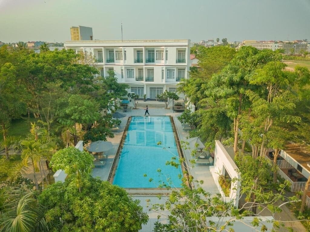 Отель Elysium Suite Siem Reap 4*