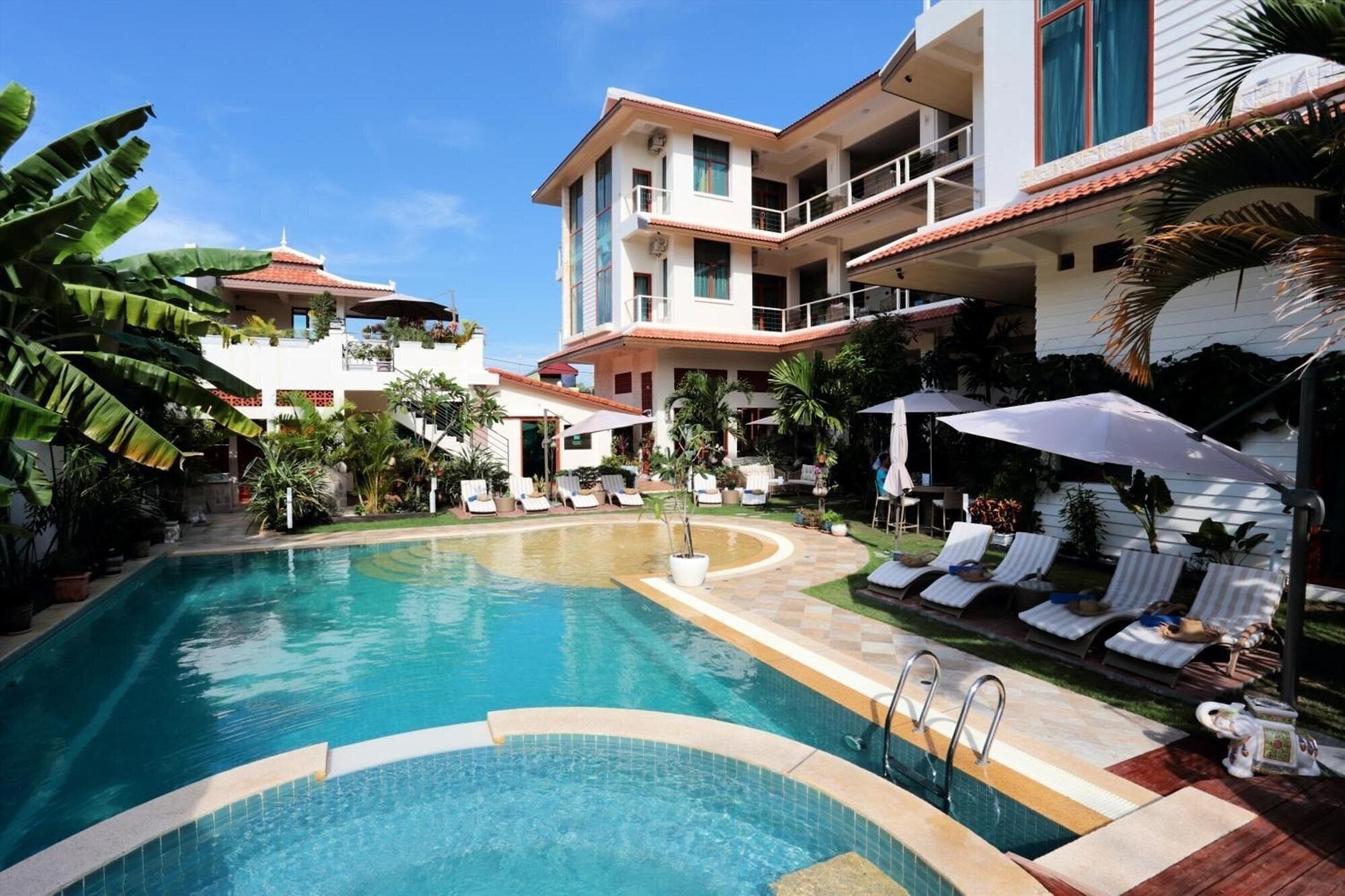 Готель Deluxx Boutique Hotel 4*