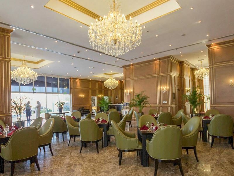 Картинка Strato Hotel By Warwick 4*