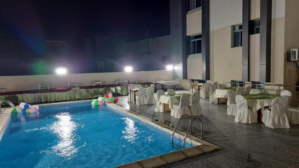 Готель Al Muntazah Plaza Hotel And Apt 3*
