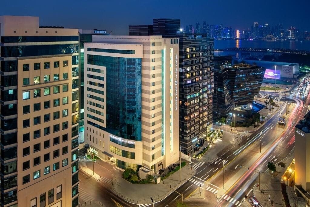 Готель Golden Tulip Doha 5*