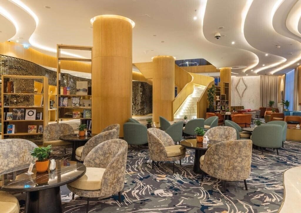 Готель Embassy Suites by Hilton Doha Old Town 4*