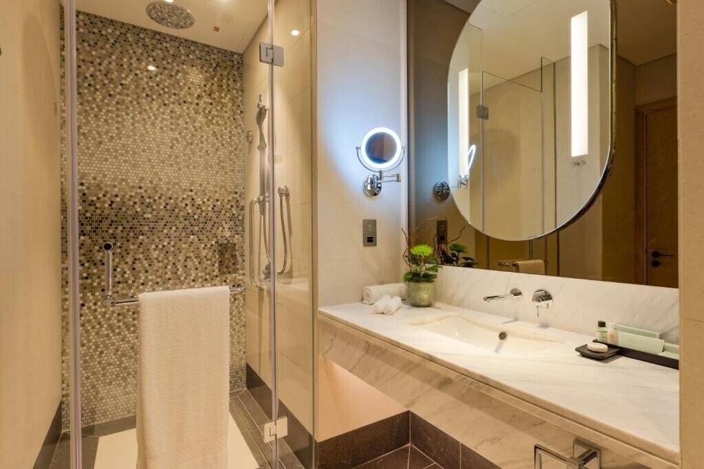 Фотографія Embassy Suites by Hilton Doha Old Town 4*