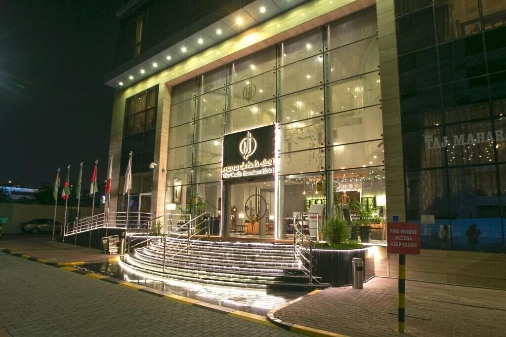 Готель The Castle Premium Hotel 3*