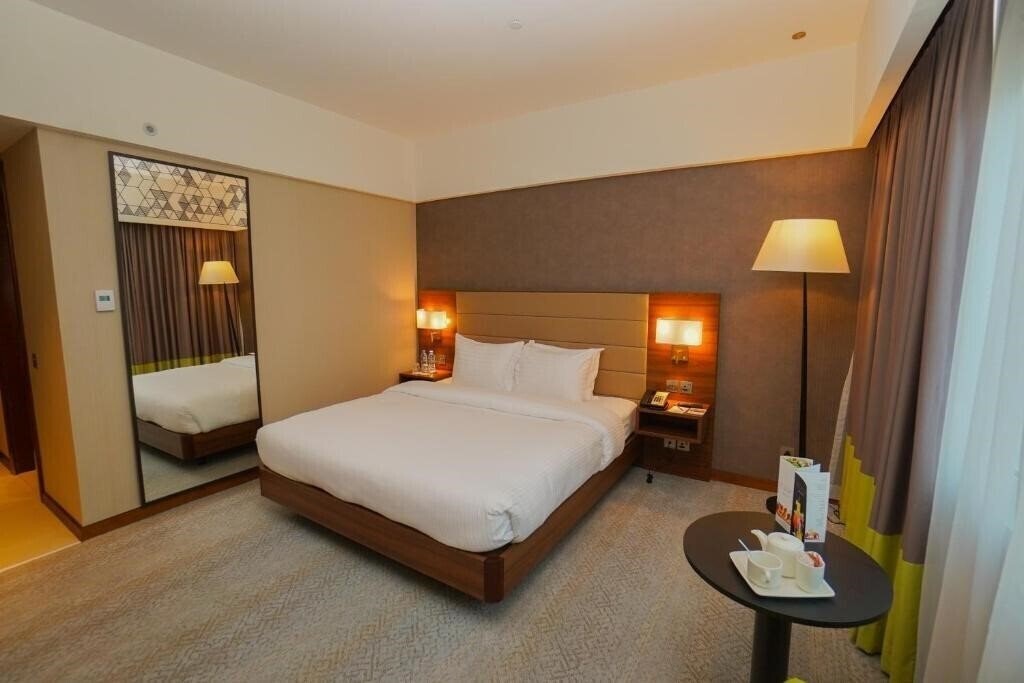 Отель The Grand Lux 5*