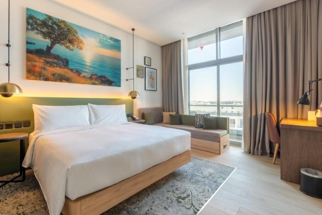 Отель West Walk Retaj Hotel 4*