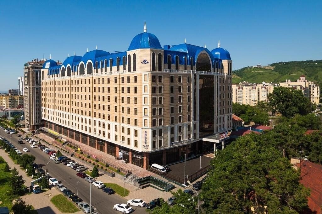 Готель Shera Park Inn 4*