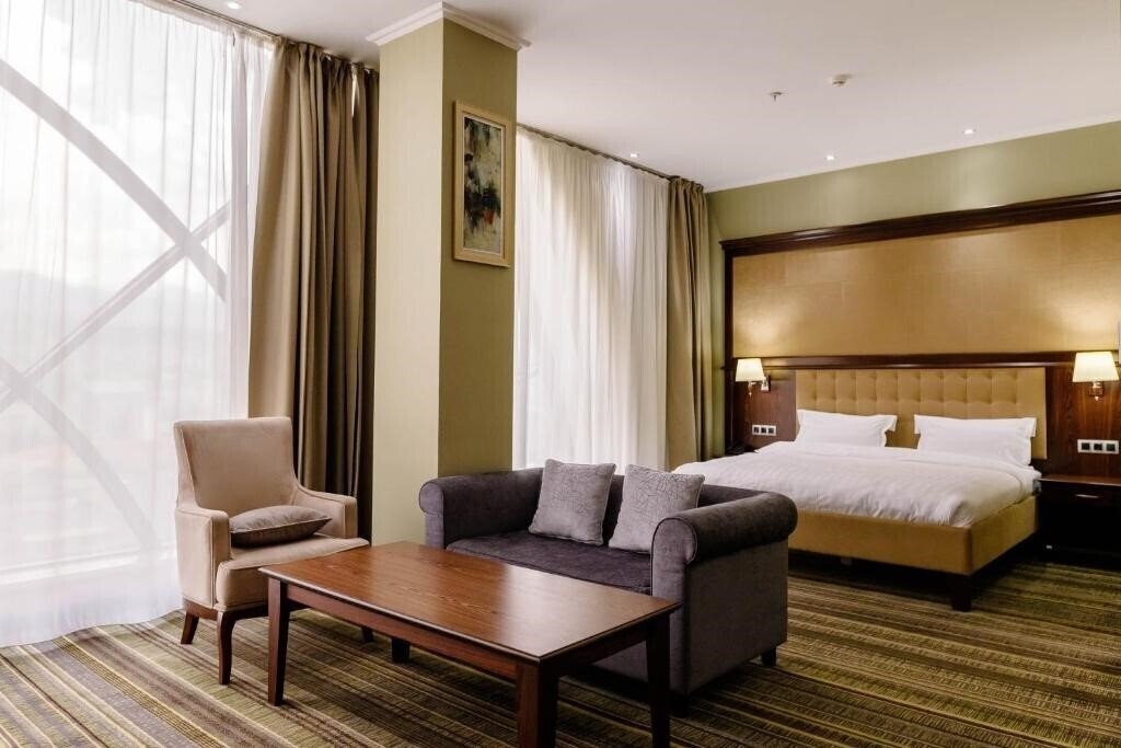 Фото Shera Park Inn 4*