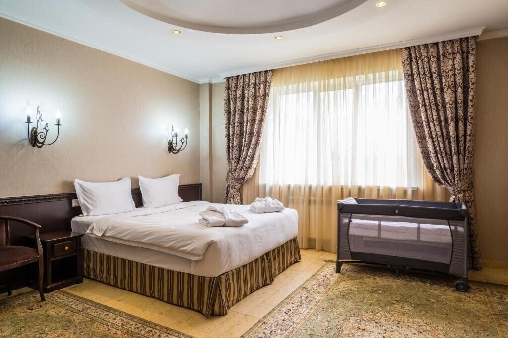 Готель Royal Petrol Hotel 3*