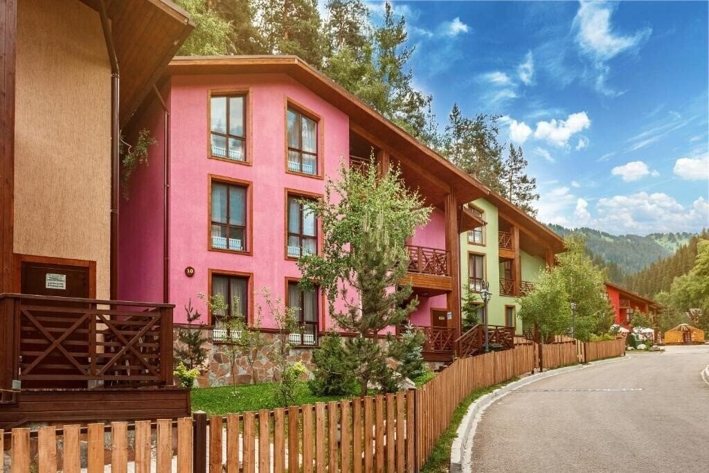 Готель Oi Qaragai 4*