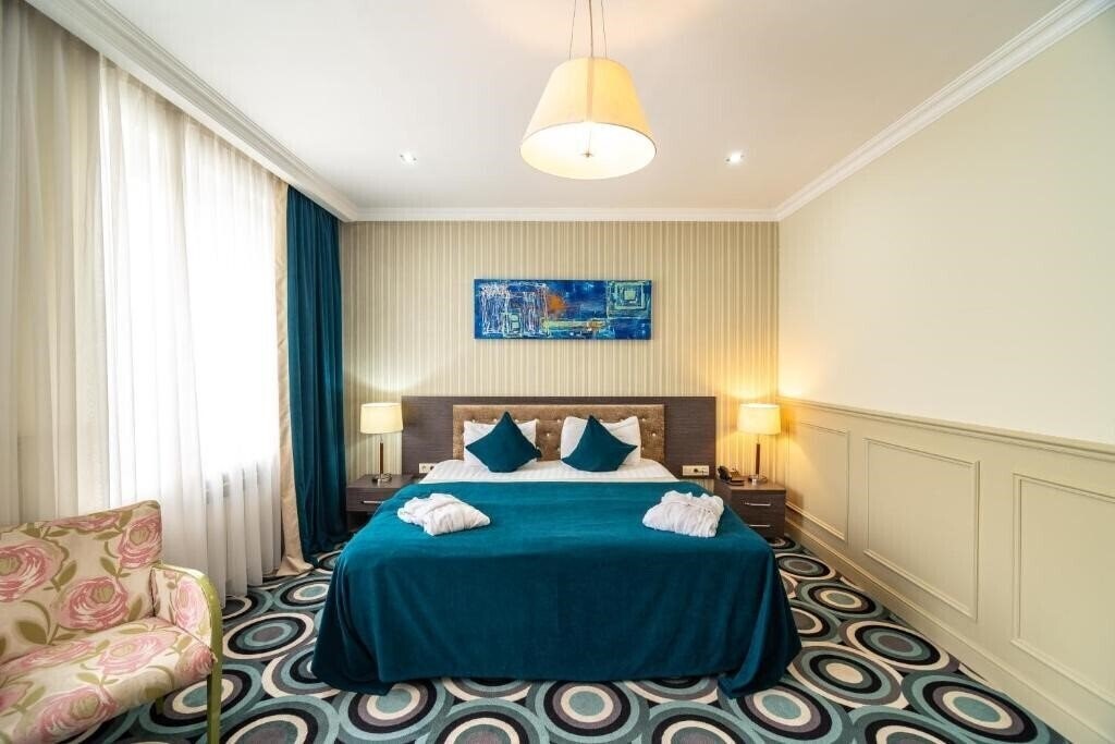 Отель Mildom Hotel 3*